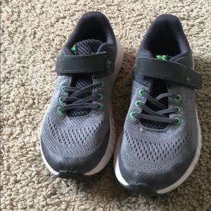 Lightly worn Under Armour shoes